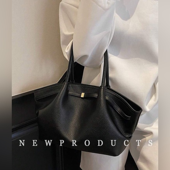 boutique Handbags - Dumpling 👜 Black Shoulder bag, NWOT